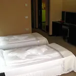 فندق Delpack 4*